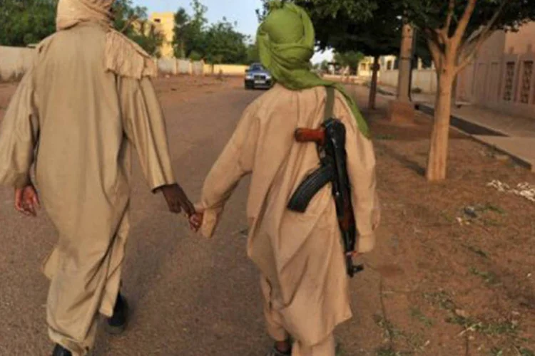 Rebeldes islamitas andam pelas ruas de Gao: testemunha informou que o homem e a mulher têm dois filhos juntos, o menor de apenas seis meses (©AFP / Issouf Sanogo)