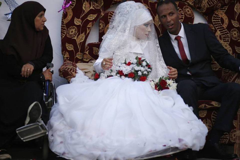 Gaza varre os escombros e tenta voltar à vida cotidiana