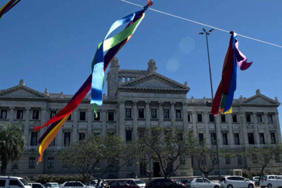 Senado uruguaio adia para abril votação sobre casamento gay