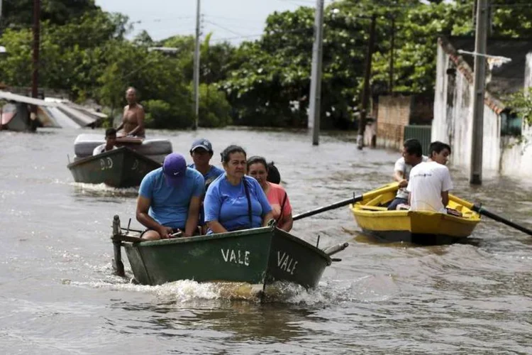 
	Casas submersas em Asuncion, Uruguai, em dezembro de 2015
 (REUTERS/Jorge Adorno)