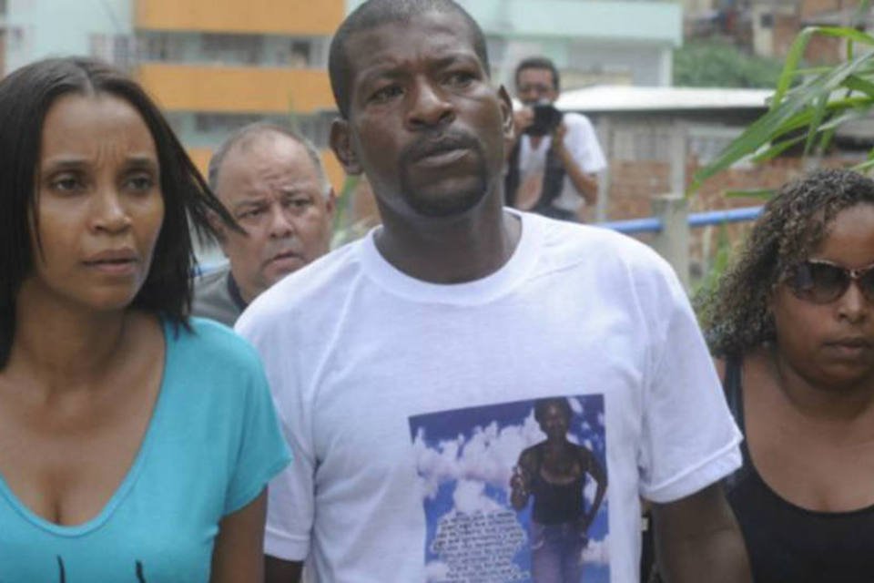 Filha se exalta em reconstituição de crime no Rio