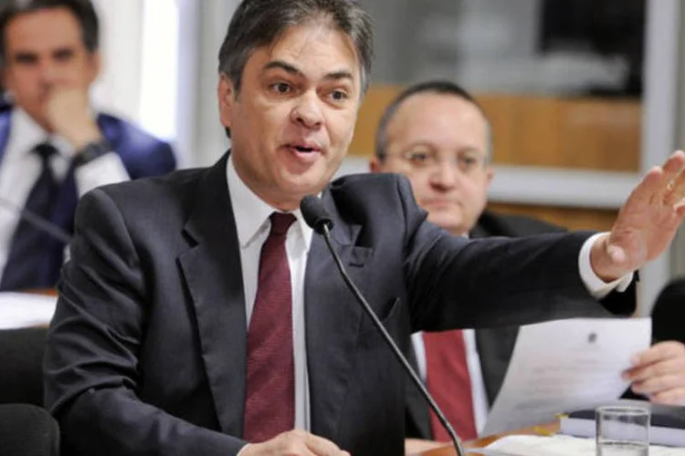 
	O senador C&aacute;ssio Cunha Lima (PSDB-PB): C&aacute;ssio Cunha Lima afirmou que o PSDB pode aceitar participa&ccedil;&atilde;o num poss&iacute;vel governo Michel Temer, mas negociando cargos
 (Pedro França/Agência Senado)