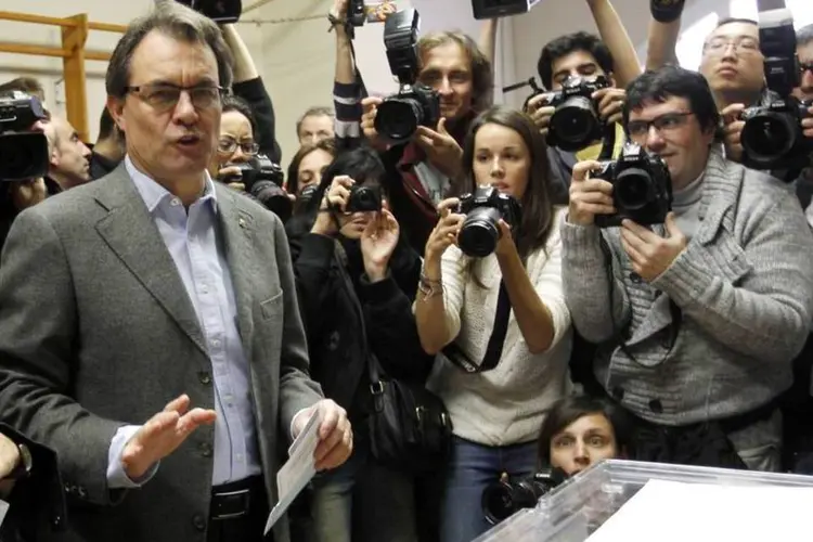 
	Presidente da Catalunha, Artur Mas, havia convocado uma elei&ccedil;&atilde;o&nbsp;antecipada para testar o apoio &agrave; sua nova iniciativa pela independ&ecirc;ncia da regi&atilde;o
 (Gustau Nacarino/Reuters)
