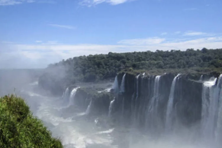 
	Cataratas do Igua&ccedil;u: volume da manh&atilde; de hoje bateu recorde de 35 milh&otilde;es l/s de 1983
 (Getty Images/Getty Images)