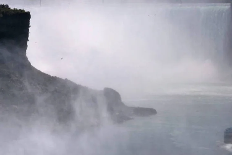 
	Cataratas do Ni&aacute;gara: &quot;&Eacute; impressionante ver as cataratas em janeiro. A quantidade de gelo, as temperaturas&quot;, afirmou um turista
 (Getty Images)