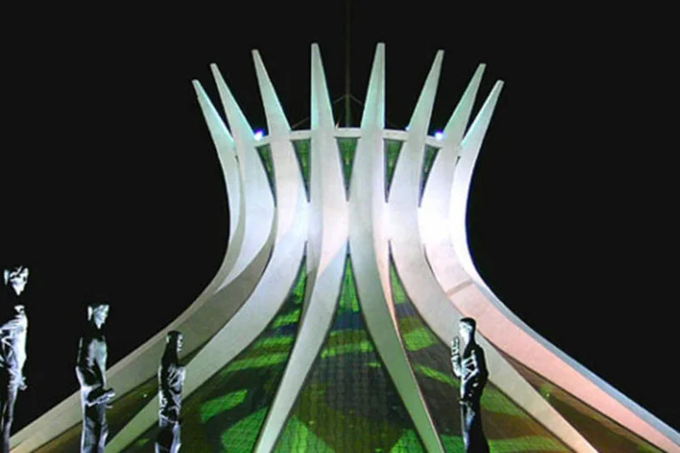 
	Catedral de Bras&iacute;lia, de Oscar Niemeyer: DF ficou sem luz nesta quinta-feira
 (Wikimedia Commons)