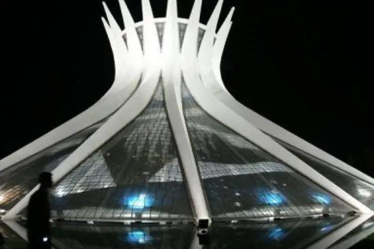 
	Catedral de Bras&iacute;lia, obra de Oscar Niemeyer inaugurada em 1960: a obra &eacute; um dos s&iacute;mbolos mais visitados da capital
 (Evaristo Sa/AFP)