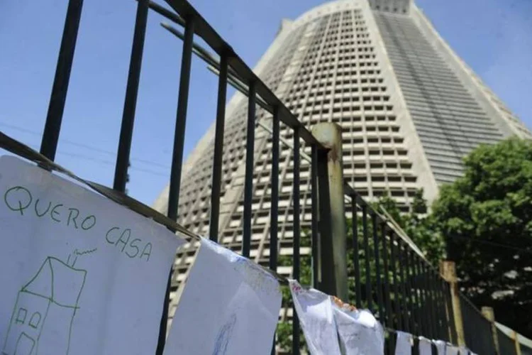
	Ocupa&ccedil;&atilde;o na Catedral do Rio: ocupante conta que devem ficar no local por tempo indeterminado, at&eacute; que suas demandas sejam atendidas pela prefeitura ou que a igreja pe&ccedil;a para eles sa&iacute;rem dali
 (Tânia Rêgo/Agência Brasil)