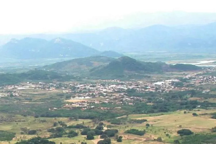 
	Vista a&eacute;rea do munic&iacute;pio de Catunda
 (Jônatas Linhares/Wikimedia Commons)