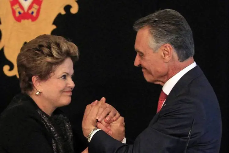  A presidente Dilma Rousseff e o presidente de Portugal, Aníbal Cavaco Silva: a presidente expressou também sua esperança que a UE volte ao crescimento e haja "uma melhoria para a população europeia". (REUTERS/Jose Manuel Ribeiro)