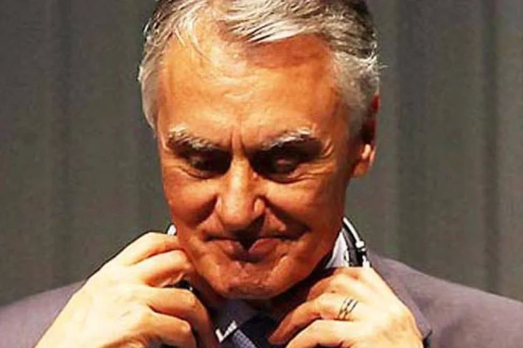 
	An&iacute;bal Cavaco Silva, presidente de Portugal: Cavaco Silva expressou seus p&ecirc;sames ao povo da Venezuela, e lembrou a&nbsp;&quot;grande comunidade&quot;&nbsp;portuguesa que vive em Caracas.
