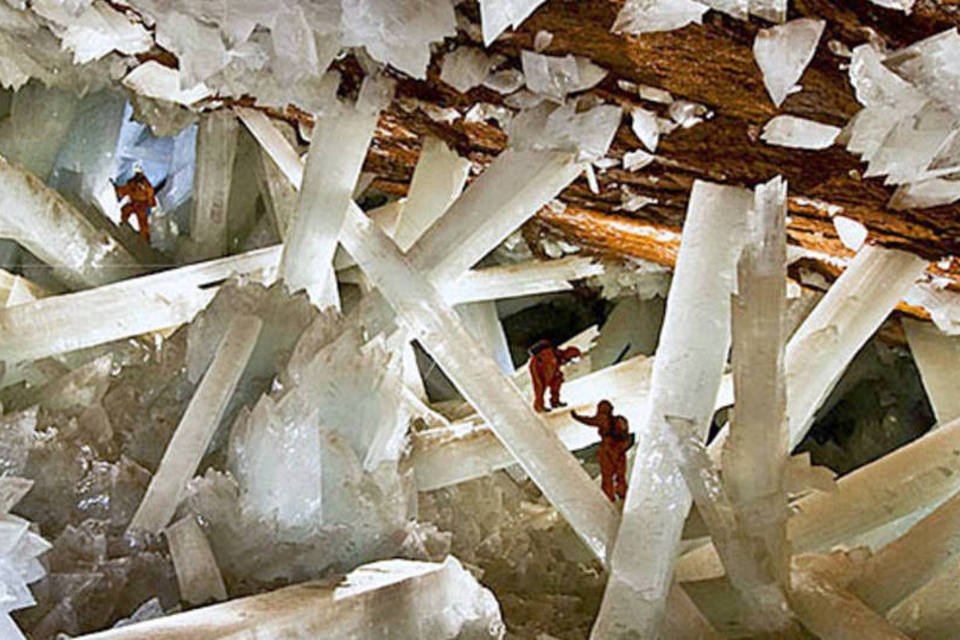 Caverna com cristais gigantes intriga cientistas