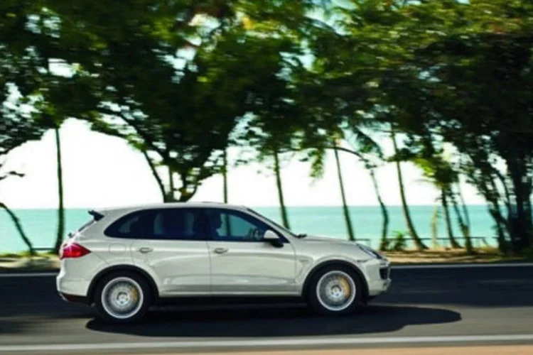 Porsche: modelo Cayenne Hybrid da montadora alemã (Divulgação/EXAME.com)