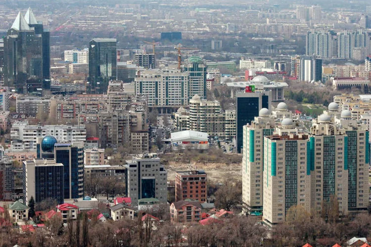 
	Vista a&eacute;rea de Almaty, no Cazaquist&atilde;o: &quot;n&atilde;o se pode encontrar solu&ccedil;&otilde;es individuais em um mundo global,&quot; disse presidente
 (Gabriela Maj/Bloomberg)