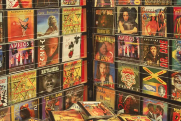 Apreensão de CDs piratas em São Paulo: índice brasileiro de pirataria é de 56%, enquanto média mundial passa um pouco dos 40% (Arquivo/Veja São Paulo)