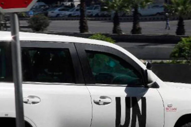 
	Carro dos inspetores da OPAQ na S&iacute;ria em 11 de outubro: segundo &oacute;rg&atilde;o, plano anunciado seria o &quot;definitivo&quot;
 (JIANG TIEYING/AFP)