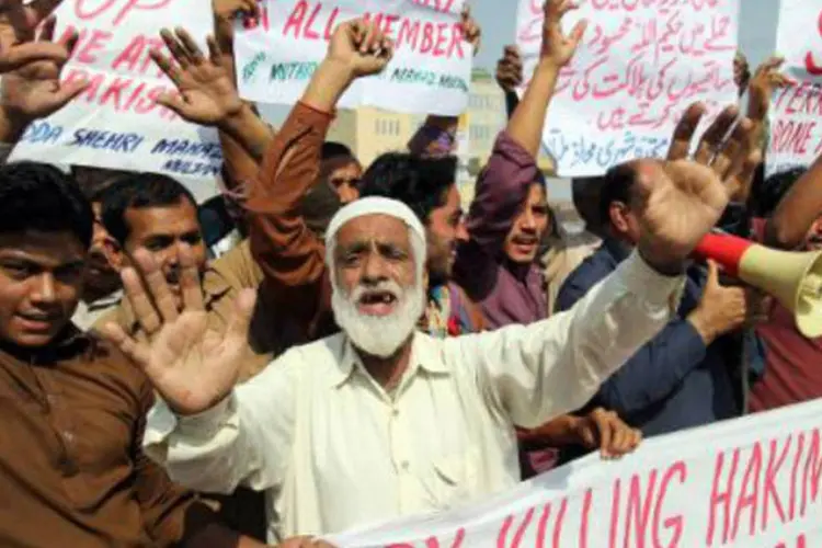 Paquistaneses manifestam contra ataques americanos: incidente não deve afetar as negociações de paz (S.S Mirza/AFP)