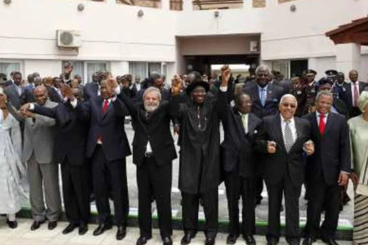 Lula prometeu conversar com direção da estatal assim que retornar de sua viagem à África (.)