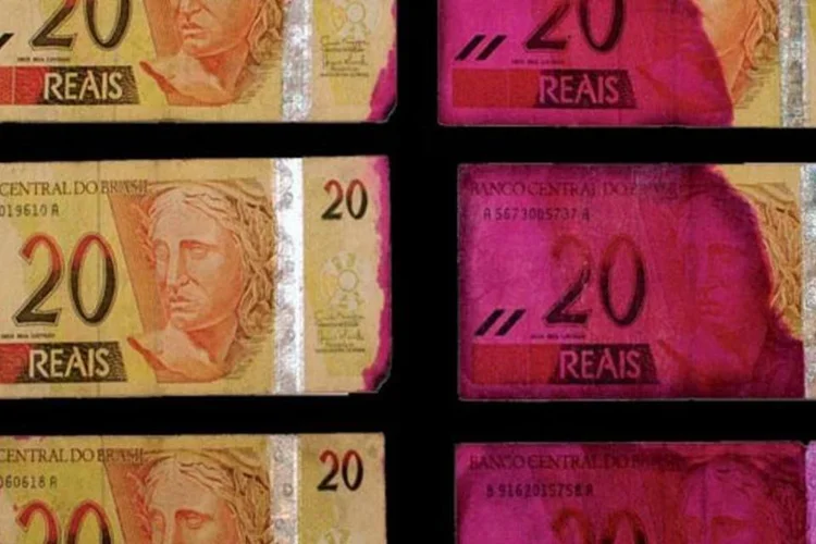 A recomendação para que a população confira as notas que recebe e não aceite notas manchadas (Divulgação/Banco Central)
