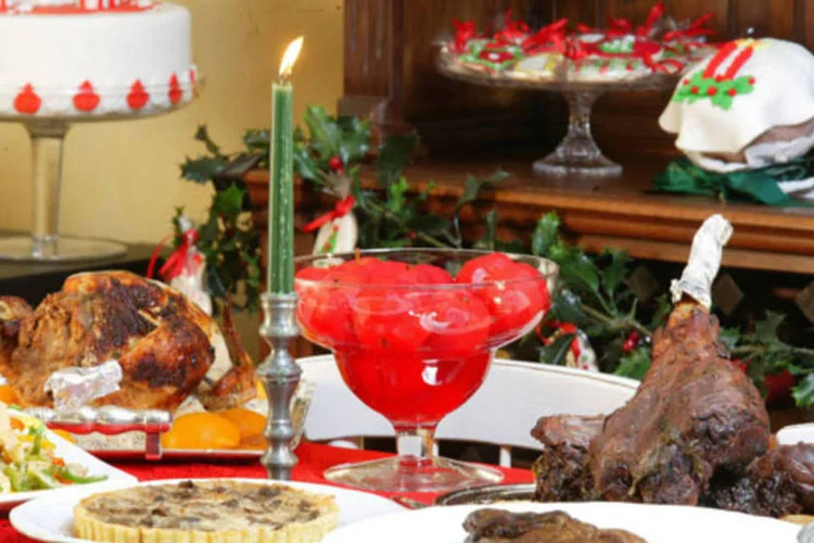 
	Ceia de Natal: entre os itens que tiveram maior aumento de pre&ccedil;os no per&iacute;odo est&atilde;o farinha de trigo, batata-inglesa, frutas, panetone, azeite, frango e lombo su&iacute;no&nbsp;
 (Mario Rodrigues/Veja São Paulo)
