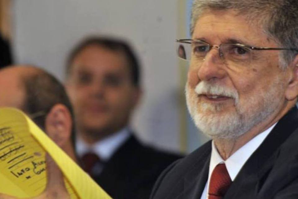Celso Amorim quer que próximo diretor do FMI seja de emergente