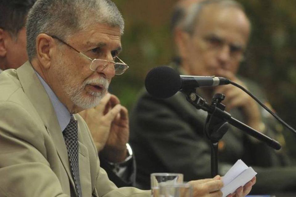 Amorim defende 2% do PIB para Ministério da Defesa