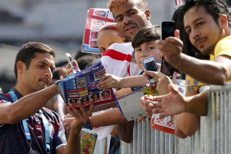 Costa Rica ainda está com fome, diz meia Celso Borges