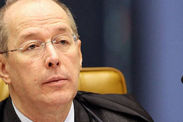 Ministro Celso de Mello é a favor da lei, mas defende que ela só deve ser aplicada nas próximas eleições (.)