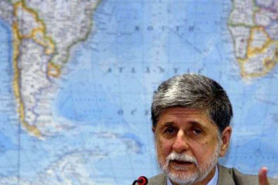 Amorim chega a Teerã para preparar próxima visita de Lula ao Irã