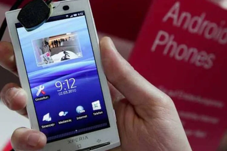 Celular com o sistema Android: sistema do Google ganha cada vez mais espaço (Sean Gallup/Getty Images)