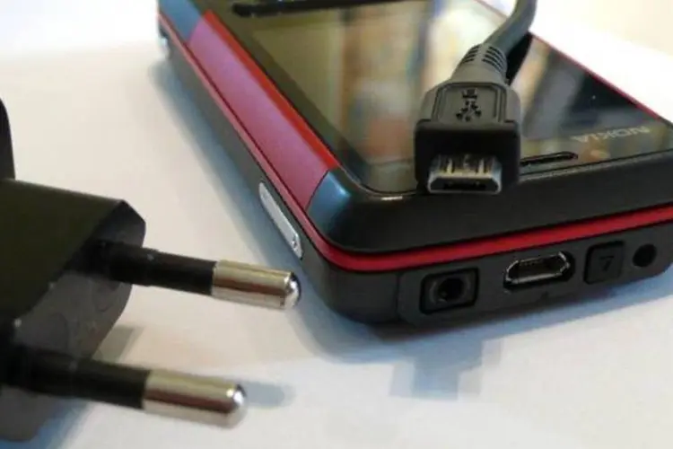 Porta micro-USB: primeiros celulares com o padrão chegam em 2011 (Reinraum/Wikimedia Commons)