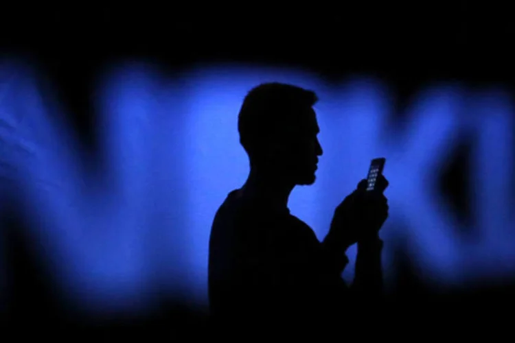 
	Nokia: o &iacute;ndice FTSEurofirst 300 fechou em queda de 0,33 por cento, aos 1.576 pontos, segundo dados preliminares.
 (Dado Ruvic/Reuters)