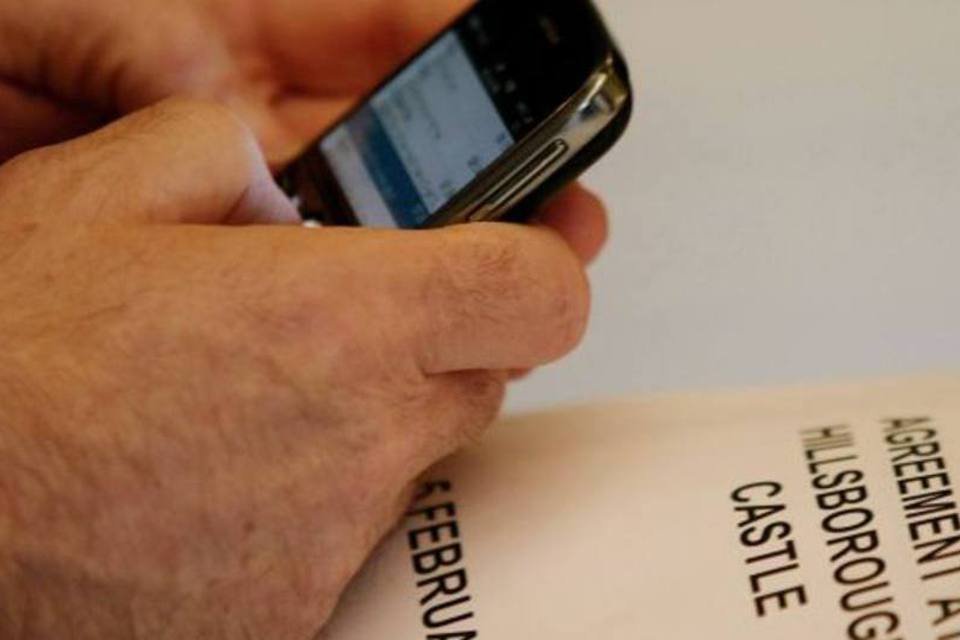 Senado aprova reduzir preço do SMS para deficientes