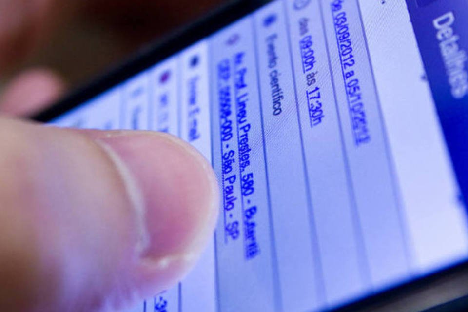 País fecha 2012 com 261 milhões de linhas de celulares