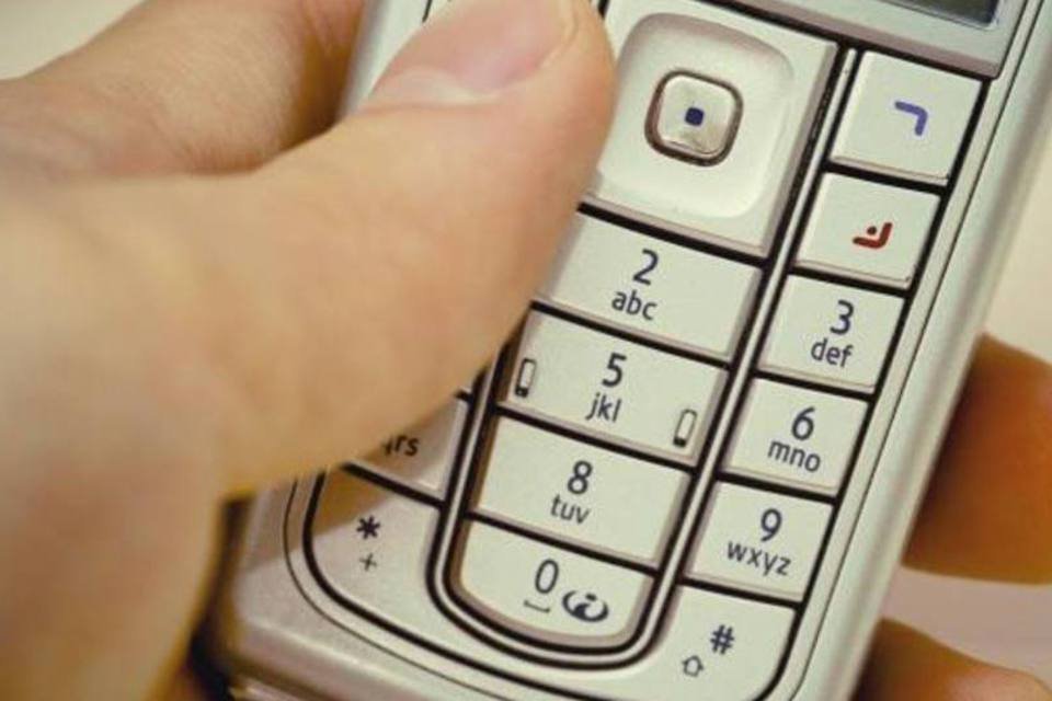 Tarifa de celular varia até 814% no Brasil, diz estudo