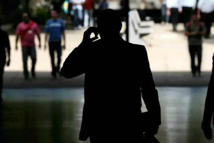 
	Sombra de homem falando ao celular: Suprema Corte votou a favor do direito &agrave; privacidade
 (Gregg Newton/Bloomberg)