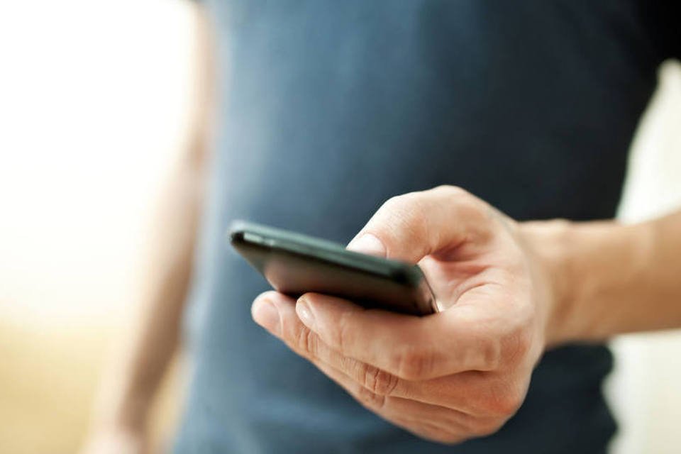 
	Celular: a nova tecnologia permite desde ligar para um n&uacute;mero de telefone e agendar um test-drive at&eacute; o download de um app
 (Thinkstock)