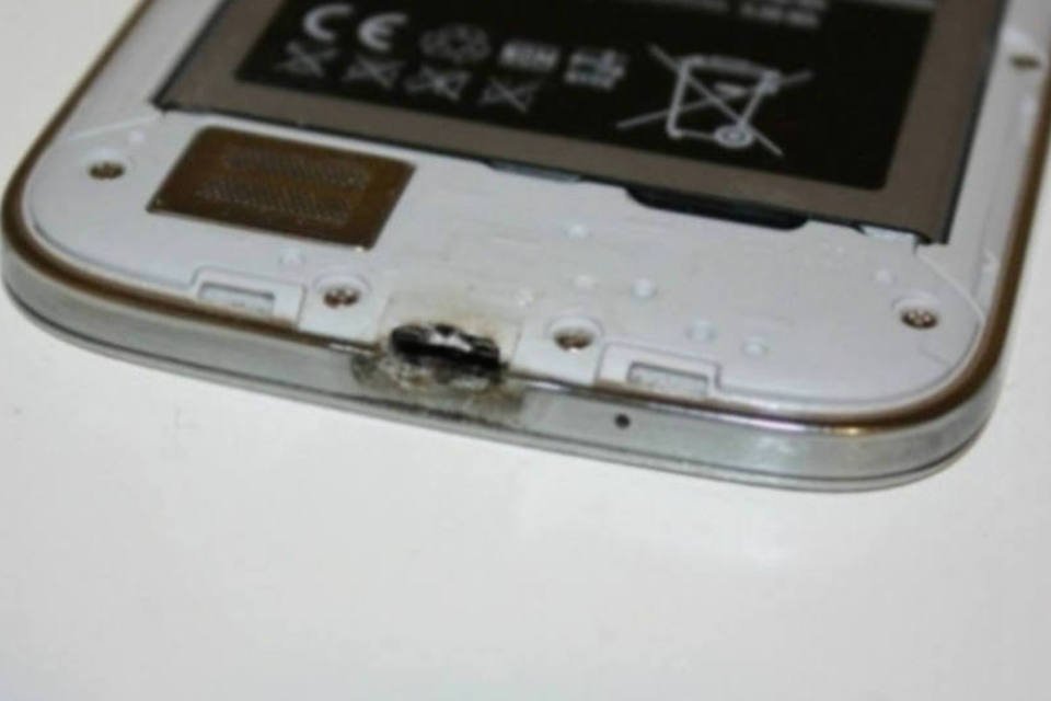 Nokia oferece aparelho Lumia para dono de S4 que pegou fogo