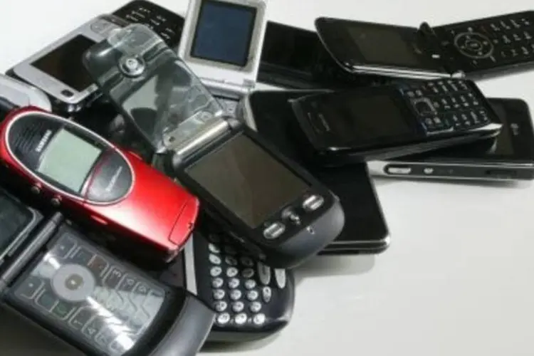Número de celulares chegou a 96,83 para cada 100 habitantes em julho (.)