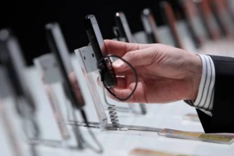 
	Usu&aacute;rio escolhe celular: o executivo citou como motivos o baixo gasto dos consumidores
 (.)