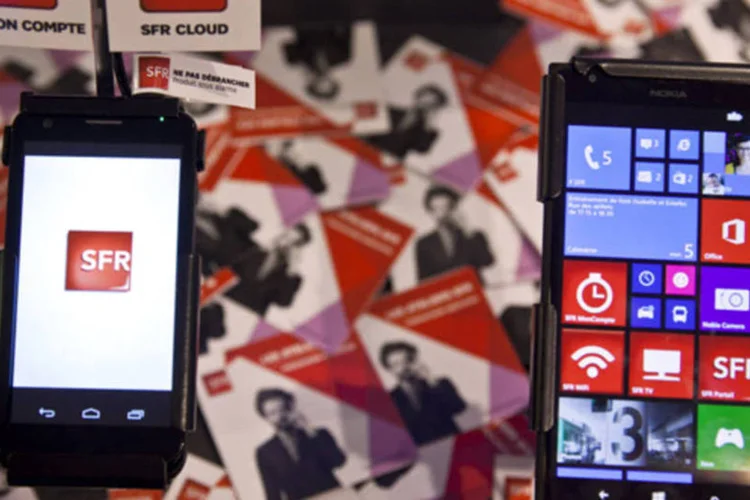 
	Celulares &agrave; venda na SFR: Altice confirmou nesta ter&ccedil;a que fez oferta &agrave;&nbsp;Vivendi&nbsp;para comprar participa&ccedil;&atilde;o majorit&aacute;ria unidade de telefonia m&oacute;vel do conglomerado
 (Balint Porneczi/Bloomberg)