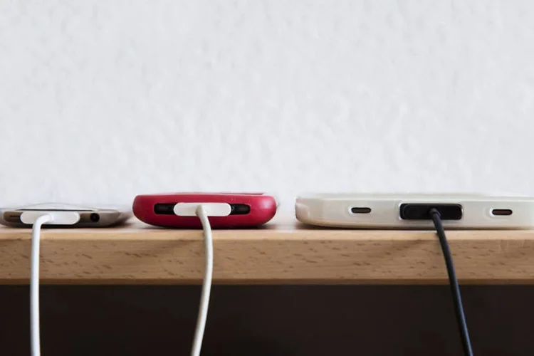 Celular: adolescente chegou a ser socorrido e levado ao Hospital Maternidade Madalena Nunes, mas não resistiu ao choque e morreu (Thinkstock/Thinkstock)