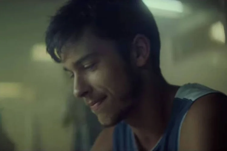 
	Cena do comercial da Samsung: a LBTM desenvolveu ainda cinco filmetes de 15 segundos com foco nos produtos
 (Reprodução/ Youtube)