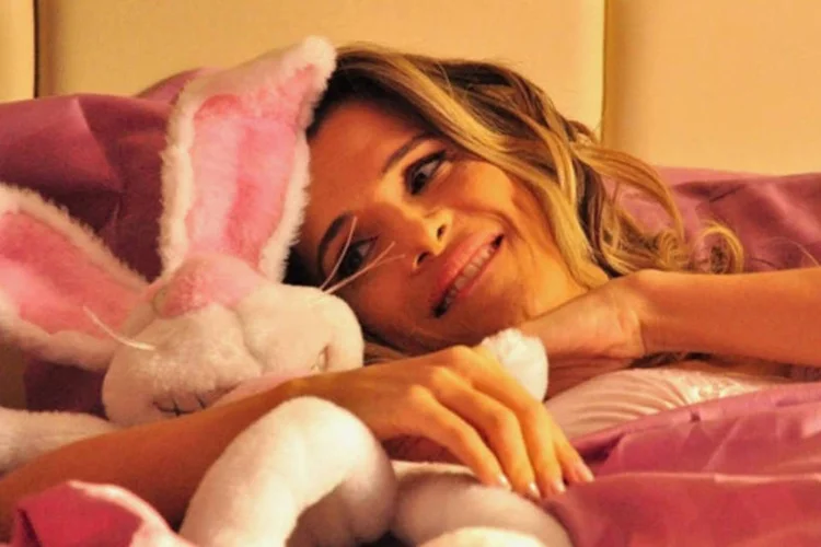 
	Cena de&nbsp;De Pernas Pro Ar: filme&nbsp;mostrou de forma bem humorada a hist&oacute;ria da dona de um sex shop, que investe na cria&ccedil;&atilde;o de um portal e no delivery para tirar a empresa da fal&ecirc;ncia
 (Divulgação/Divulgação)