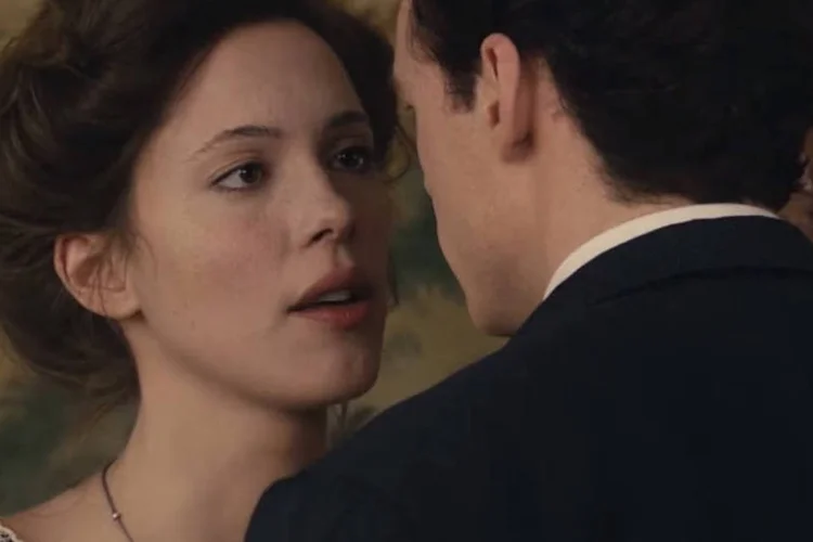 Rebecca Hall e Richard Madden em cena do filme "Uma Promessa", do diretor francês Patrice Leconte (Reprodução/YouTube)