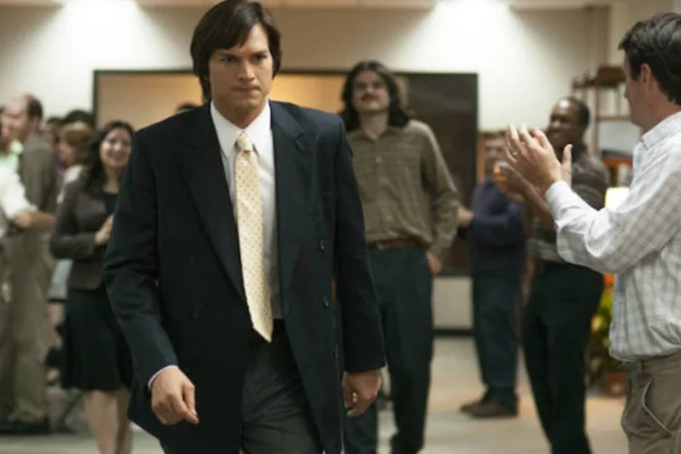 
	Tr&ecirc;s cenas mostram momentos distintos de Jobs e sua hist&oacute;ria
 (Divulgação)