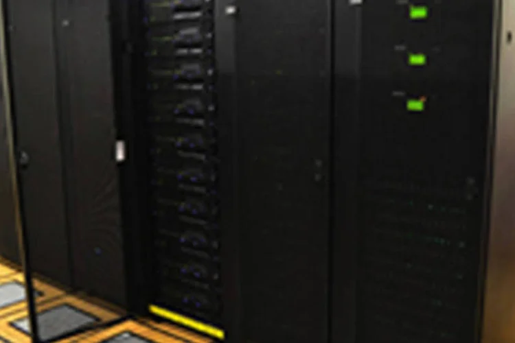 O supercomputador: projetos com cálculos viabilizados pelo Cenapad-SP envolvem análise tridimensional de edifícios, aumento da vida útil de revestimentos e descrição de nanofios de ouro (Cenapad-SP)