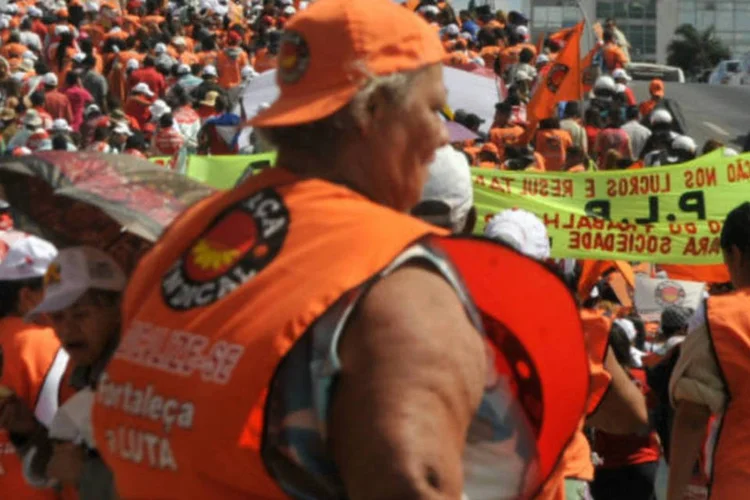 
	Centrais sindicais fazem manifesta&ccedil;&atilde;o na Esplanada dos Minist&eacute;rios para marcar o Dia Nacional de Luta, que aconteceu nesta quinta-feira
 (Elza Fiuza/ABr)