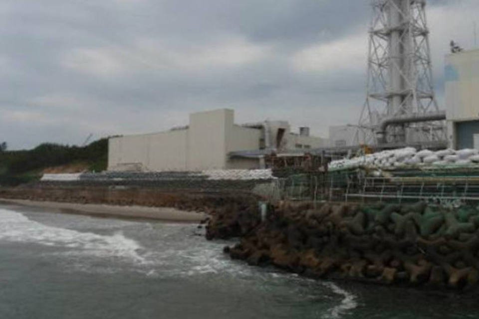 Operário morre soterrado na central nuclear de Fukushima