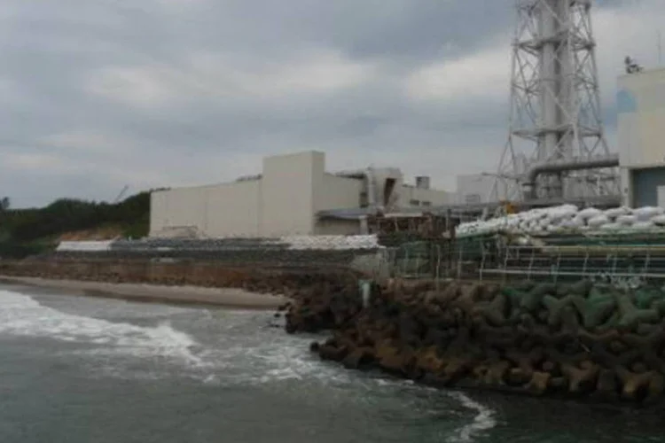 Central de Fukushima em junho de 2010: água fica a 16 metros de profundidade, em um local de forte contaminação (AFP)